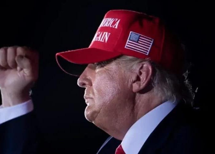 Trump Decide Impor Tarifa Global de 10 Por Cento Trump Decide Impor Tarifa Global de 10 Por Cento