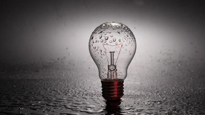 IA contra riscos em redes de distribuição elétrica