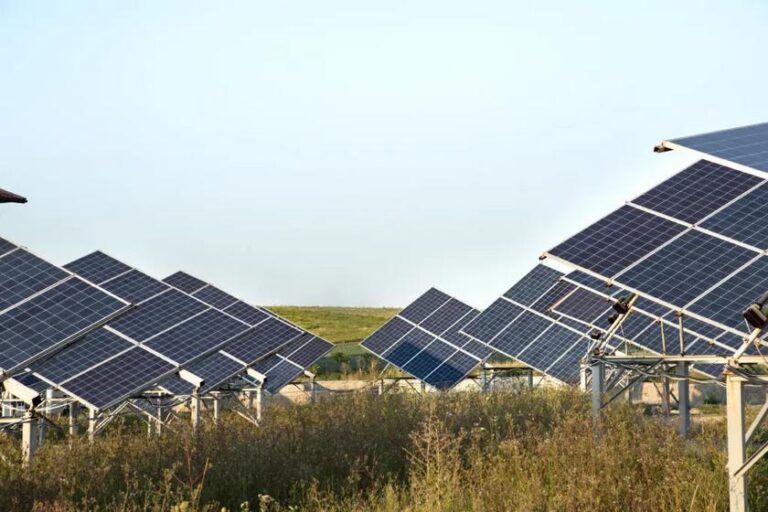 Micro usina solar: vantagens ambientais e econômicas na prática