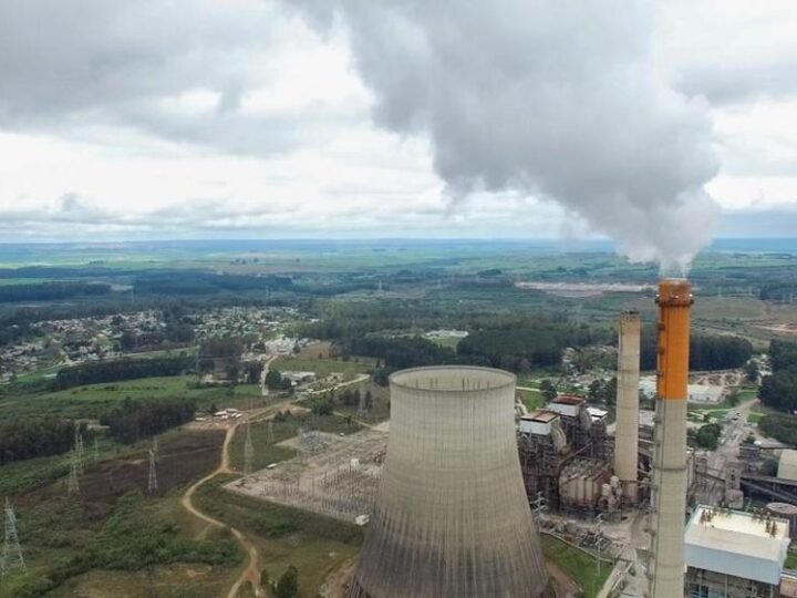 Ação na justiça contesta inclusão de térmicas a carvão em leilão de energia