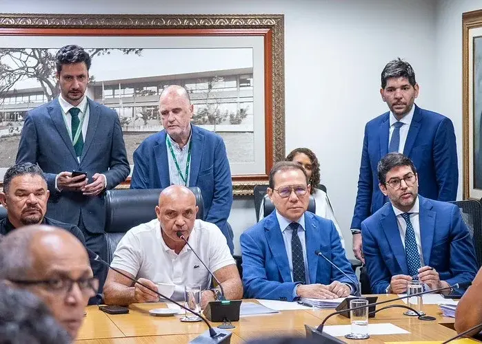 BRB pressiona distritais para aprovação de ajuda financeira se transforma em Banco pressiona governo para liberar apoio economico BRB pressiona distritais para aprovação de ajuda financeira se transforma em Banco pressiona governo para liberar apoio economico