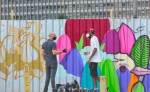 Batalhas de Rimas Livros Teatro e Grafite no Projeto Oro