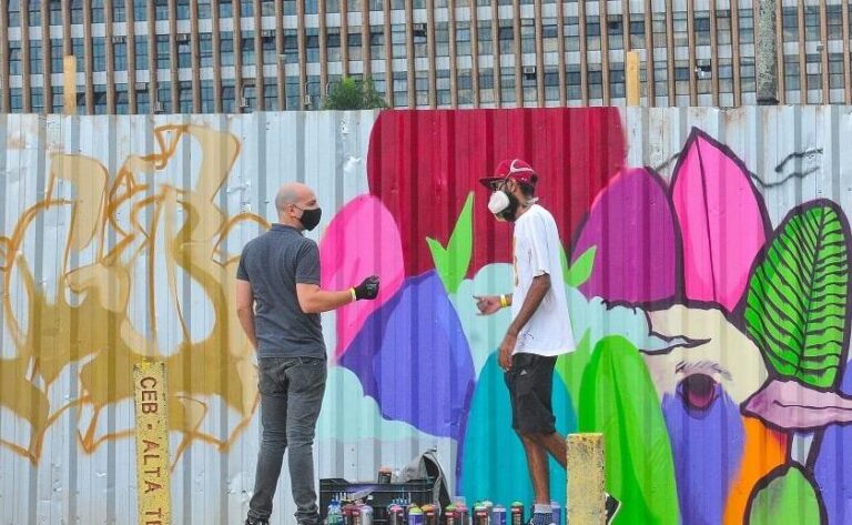 Batalhas de Rimas Livros Teatro e Grafite no Projeto Oro