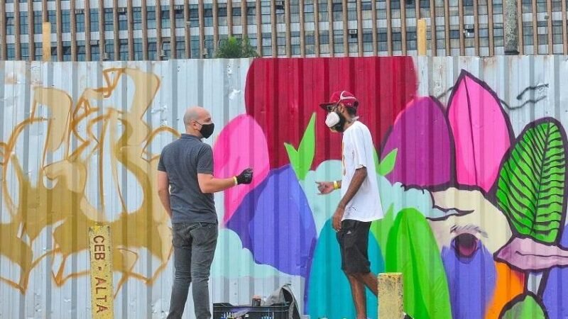 Batalhas de Rimas Livros Teatro e Grafite no Projeto Oro