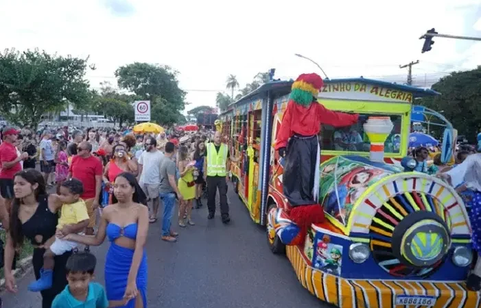 Blocos de Carnaval recebem premios por manter limpeza durante folia