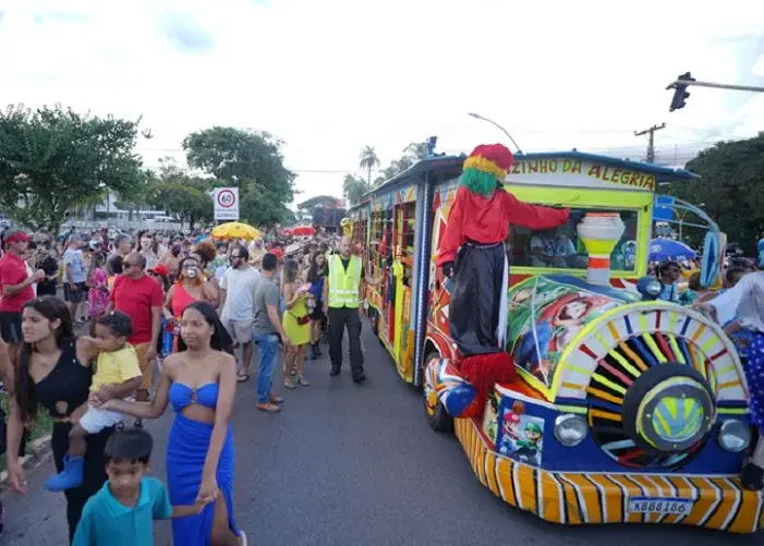 Blocos de Carnaval recebem premios por manter limpeza durante folia