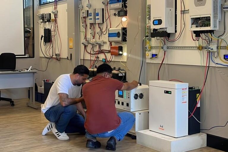 Com avanço da energia solar no Brasil, NeoSolar investe na formação de profissionais do setor