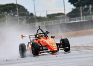 Corrida de F1600 no Circuito de Nelson Piquet