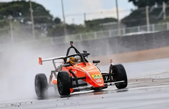 Corrida de F1600 no Circuito de Nelson Piquet