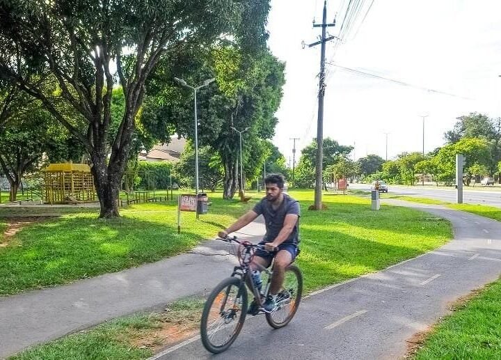 Distrito Federal possui setecentos quilometros de ciclovias e ciclofaixas Distrito Federal possui setecentos quilometros de ciclovias e ciclofaixas