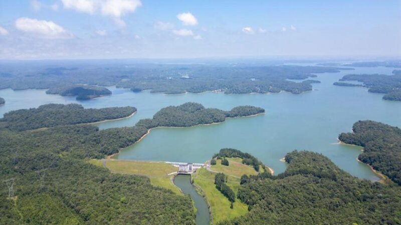 Emae e Secretaria do Verde e do Meio Ambiente de São Paulo promovem mutirão de limpeza na Represa Billings, na Ilha do Bororé