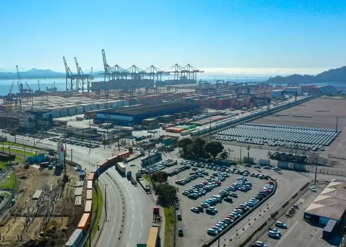Ferrovia expande capacidade de transporte de containers no porto de Paranaguá