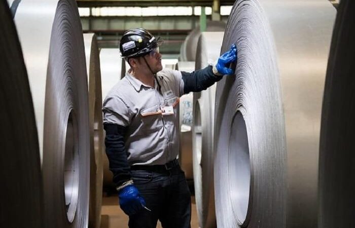 Industria reverte parte das perdas com crescimento em janeiro