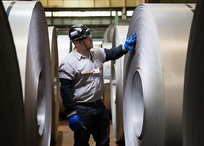 Industria reverte parte das perdas com crescimento em janeiro