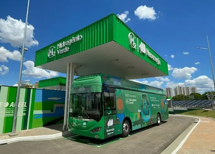 Onibus movido a hidrogenio verde fara roteiro turistico