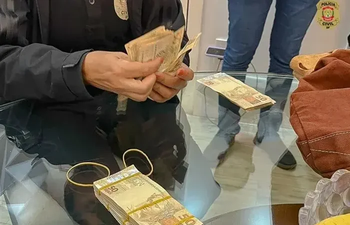 Policial aposentado suspeito de espionagem ilegal