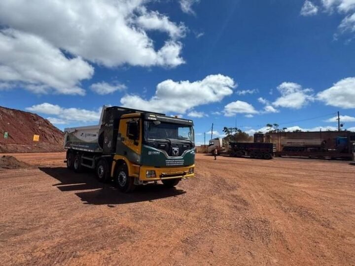 Rumo à descarbonização: Cedro inicia testes com caminhão 100% elétrico Rumo à descarbonização: Cedro inicia testes com caminhão 100% elétrico