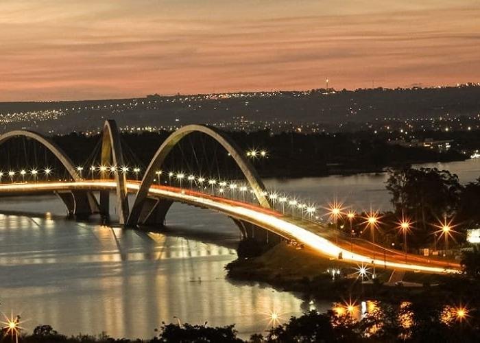 Tecnologia de drone ajuda a limpar arcos da Ponte JK