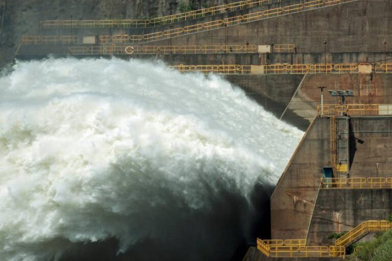 Brasil necessita de energia equivalente a três Itaipus até 2035
