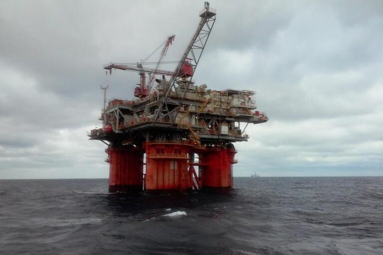 China reruta petróleo pela rota do Mar Vermelho