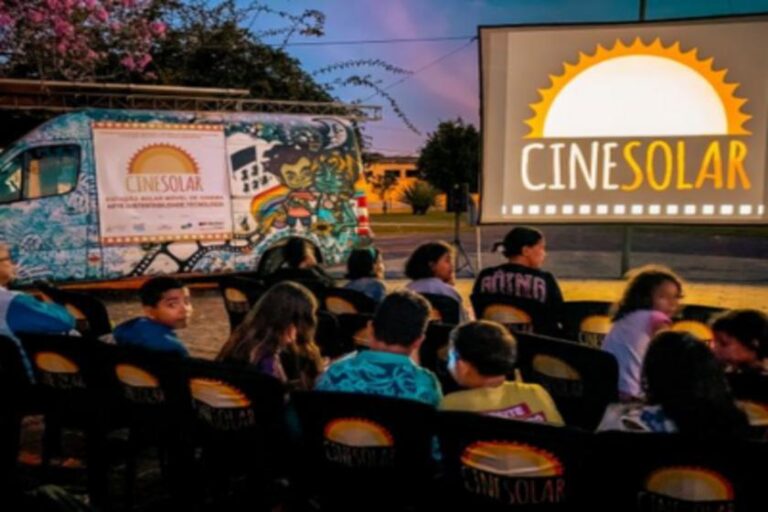 Cinema solar itinerante oferece sessões gratuitas no interior de São Paulo