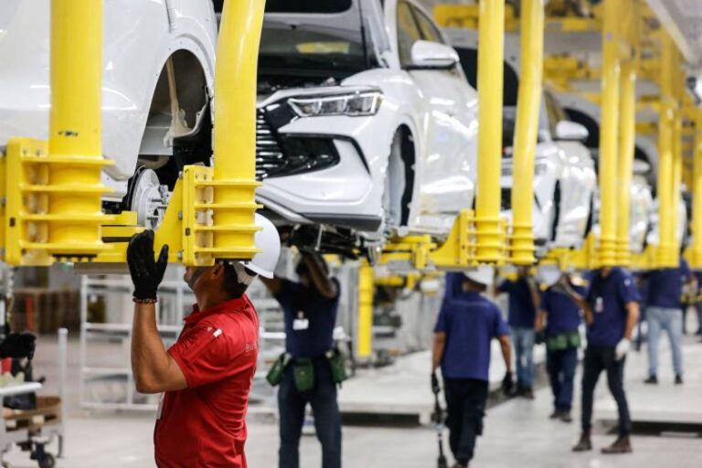 Desaceleração na China afeta lucros da BYD