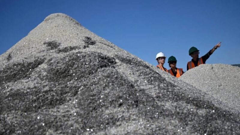 EUA buscam reduzir domínio chinês em minerais críticos no Brasil