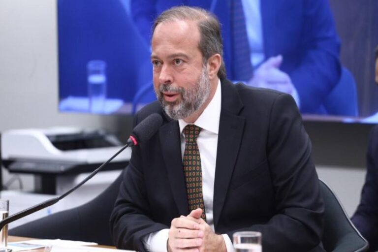 Ministro de Minas e Energia explica prioridades anuais