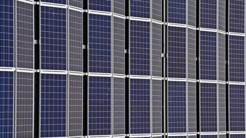 Módulos Solares Resistentes à Poeira para Maior Eficiência