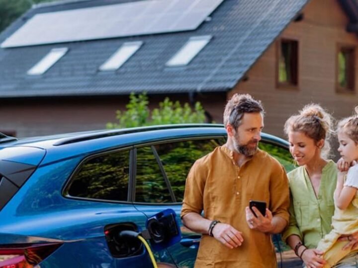 Pessoas buscam Energia solar e veículos elétricos na disparada de preços