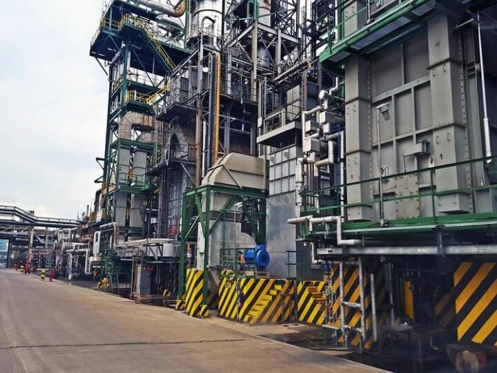 Petróleo dispara 52% em 1 mês de guerra