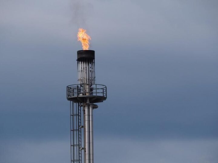 Petróleo dispara após ataques no Oriente Médio Petróleo dispara após ataques no Oriente Médio