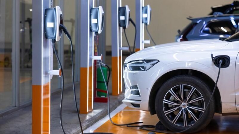 Carregadores para veículos eletrificados: o que o consumidor precisa saber antes de escolher o modelo ideal
