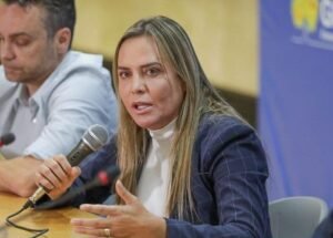 Celina Leão anuncia corte de gastos aos distritais