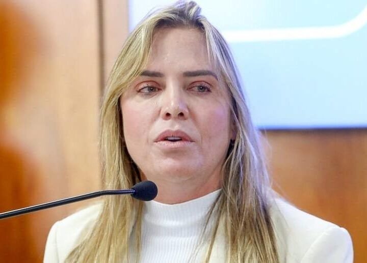 Celina visita o BC e declara que a BRB continua firme. Celina visita o BC e declara que a BRB continua firme.