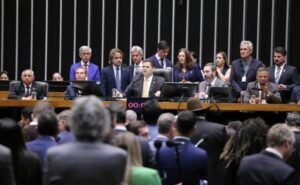 Congresso aprova lei que atenua punições para condenados por tentativas de golpe de estado
