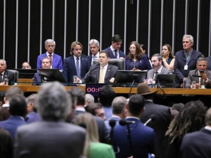 Congresso aprova lei que atenua punições para condenados por tentativas de golpe de estado