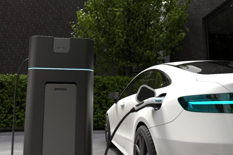 Crises geopolíticas e avanços tecnológicos: entenda a alta na venda de carros elétricos