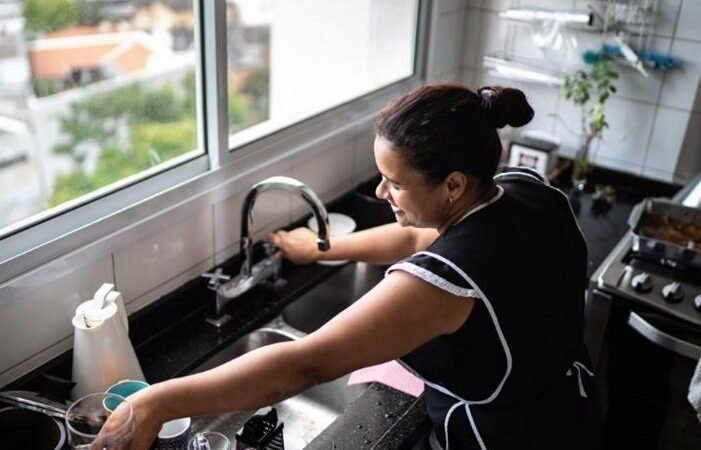 Empregos domésticos impulsionam aumento de renda
