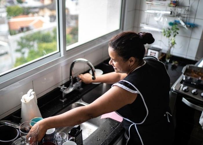 Empregos domésticos impulsionam aumento de renda