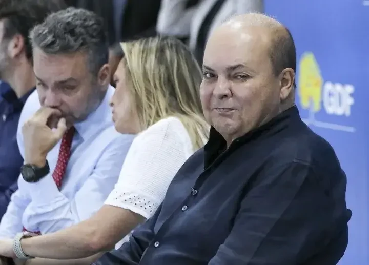 Ex-presidente do BRB guardava pasta cheia de documentos Ex-presidente do BRB guardava pasta cheia de documentos