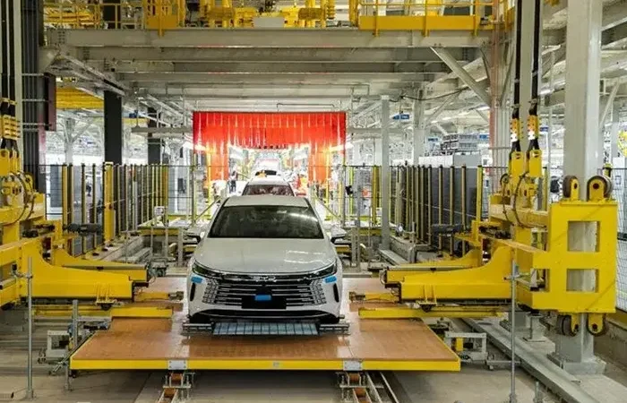 Fábrica em Pânico: 1600 Vagas Abertas para Contratação Imediata