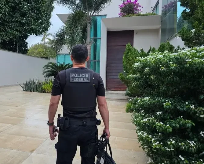 Nomeação de 1000 novos agentes da Polícia Federal em processo de autorização.