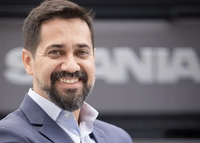 Novo líder dirige fabricante de ônibus e caminhões