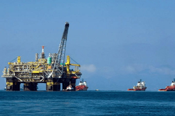 O preço do barril do petróleo atingiu um recorde histórico de US$ 126