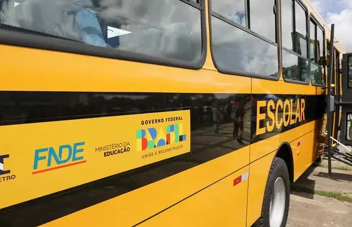 Planaltina Inova: Estudantes Viajam em Novos Ônibus Escolares