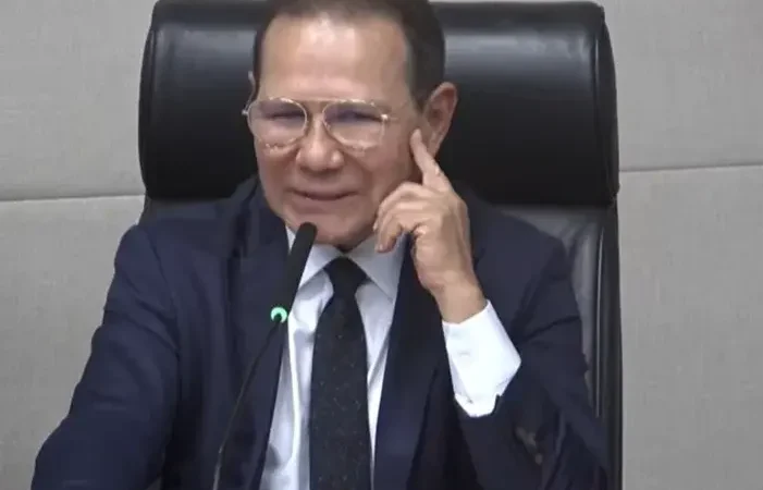 Presidente do Banco de Brasilia comparece a convocacao na Camara Legislativa