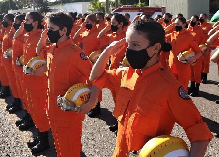 Sancionado o reajuste salarial das forças de segurança do Distrito Federal.