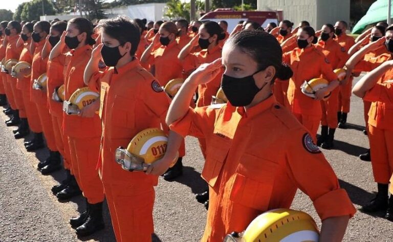 Sancionado o reajuste salarial das forças de segurança do Distrito Federal.