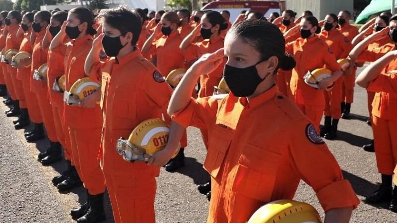 Sancionado o reajuste salarial das forças de segurança do Distrito Federal.